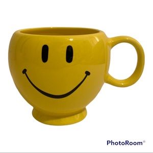 Teleflora Be Happy 20 oz. Yellow Smiley Face Mug